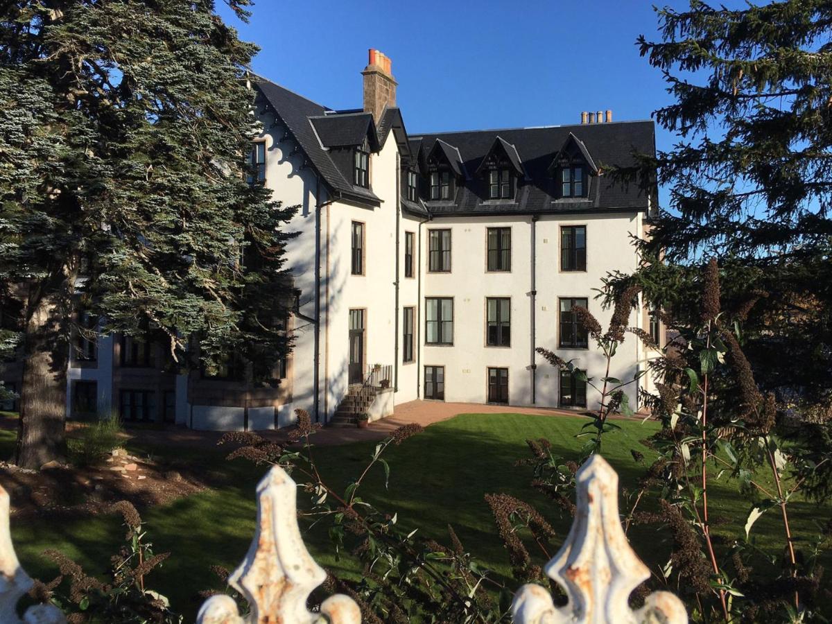 Lovely 2 Bedroom In On The River Dee Apartment *